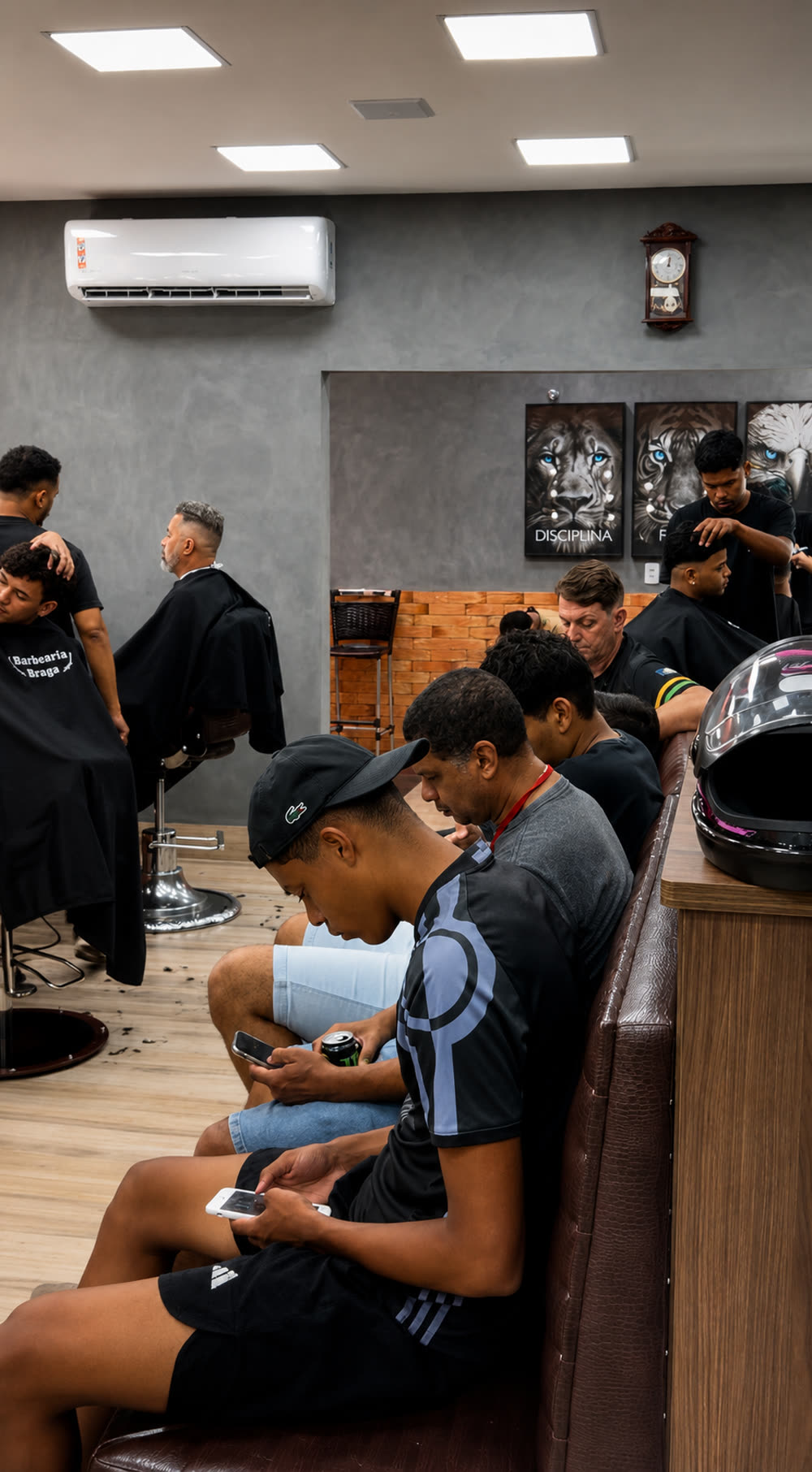 Salão interno da Barbearia Braga